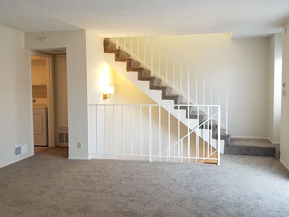 3rd image of 747 Warwick Ave