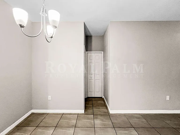 1322 Trafalgar Pkwy — Photo 9