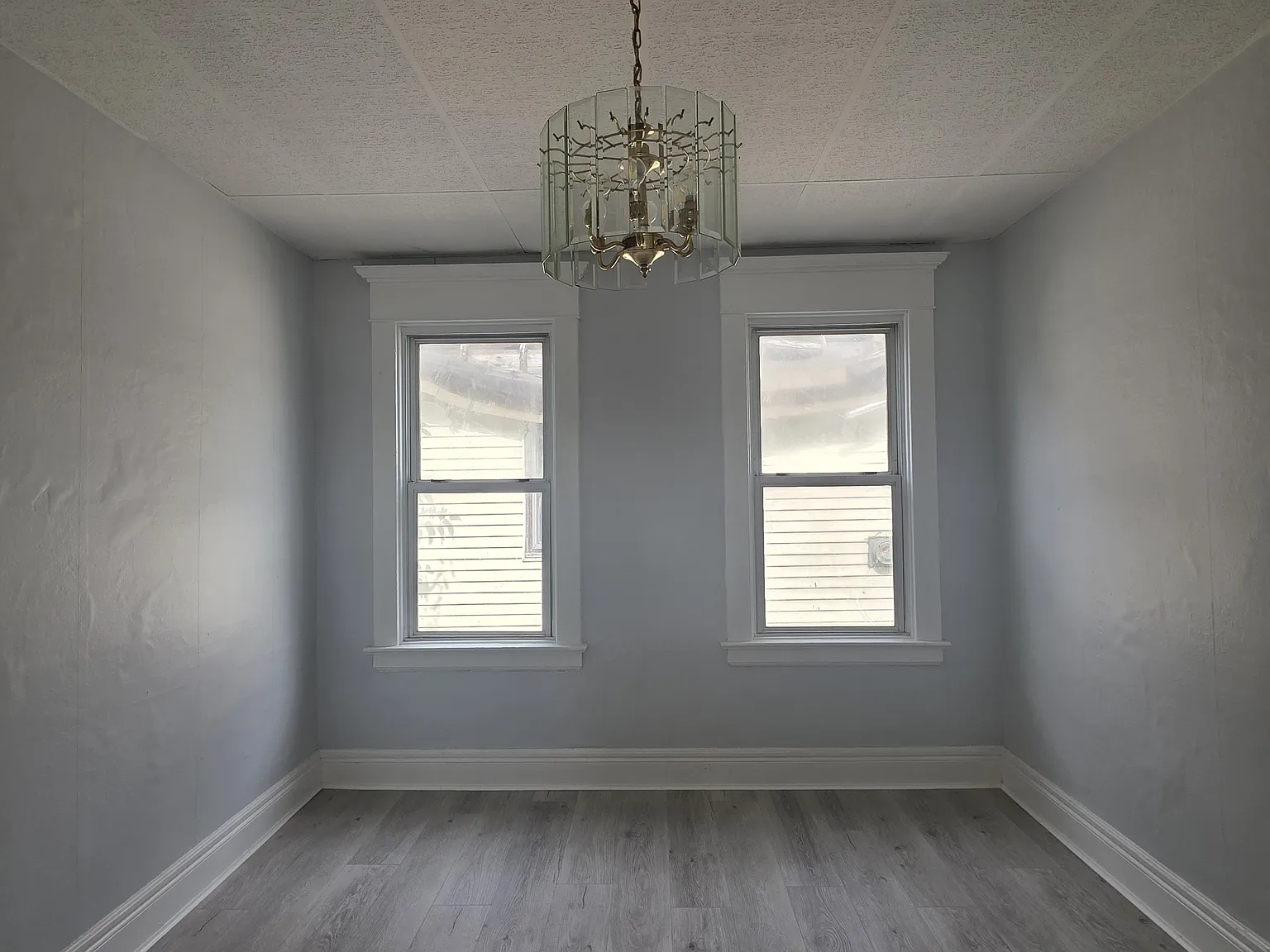 3 bed, 1100 sqft, $1,200 — Photo 1