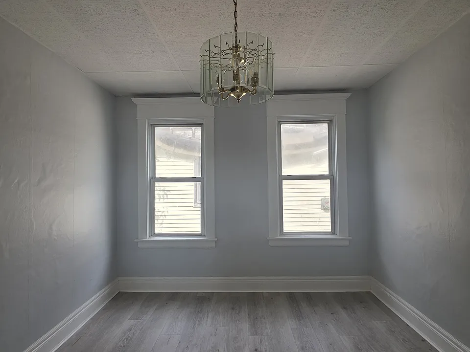 572 Wyoming Ave #2