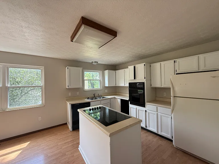 3292 Kristin Ct — Photo 4