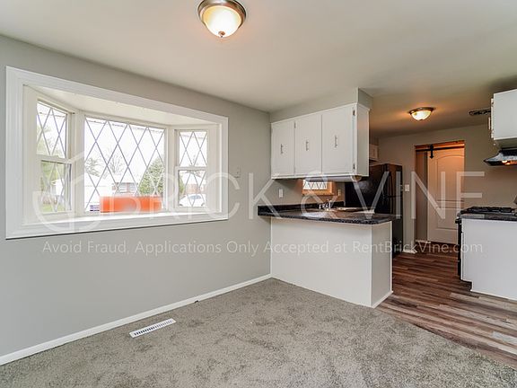 4th image of 6886 Clymer Dr