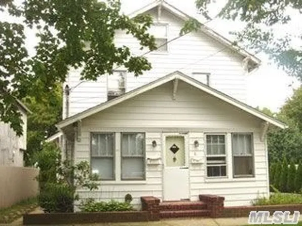 37 Renwick Ave, Kings Park, NY 11754