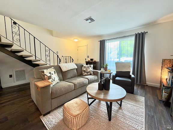 3rd image of 490 Edgewood Dr APT 5