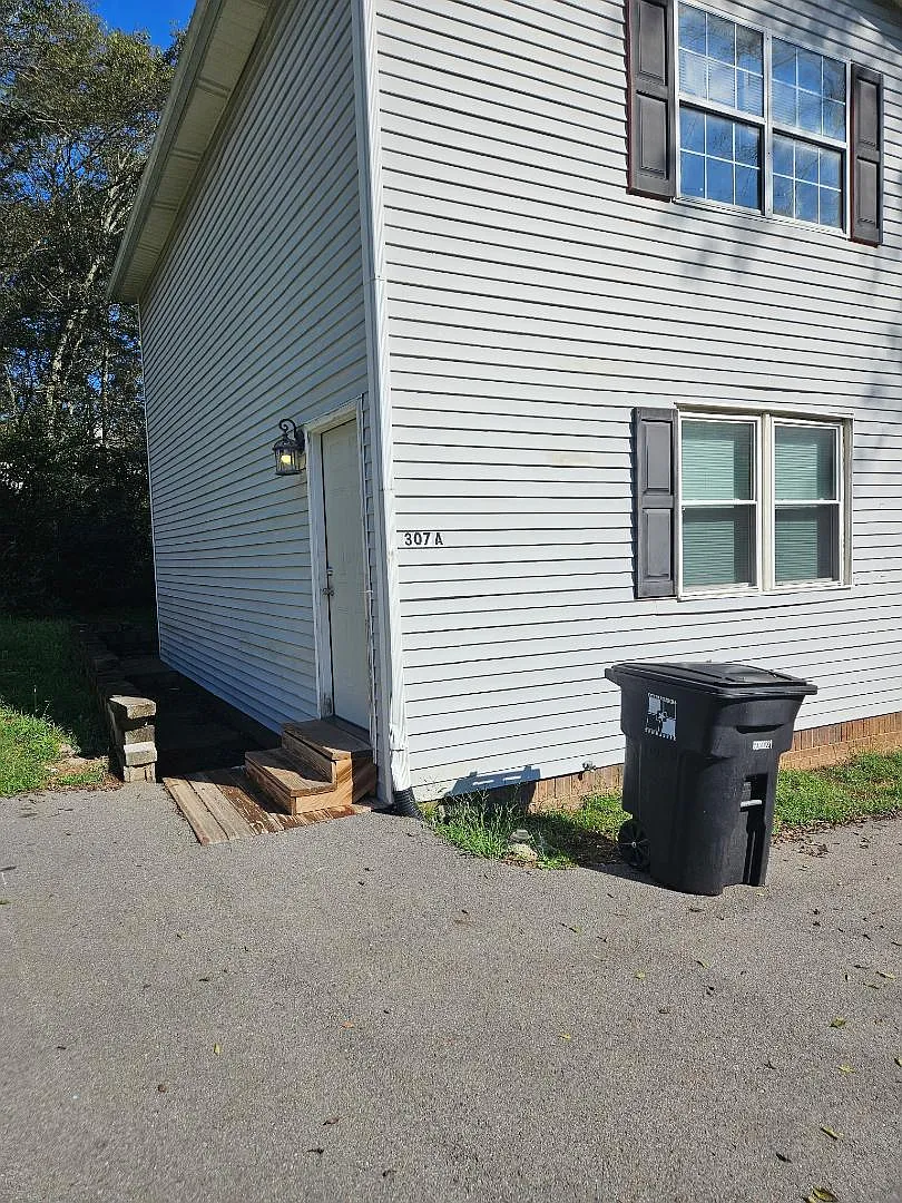 313 Lee Dr - A — Photo 1