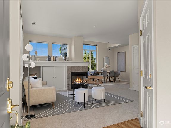4th image of 1601 NE Katsura Street #206