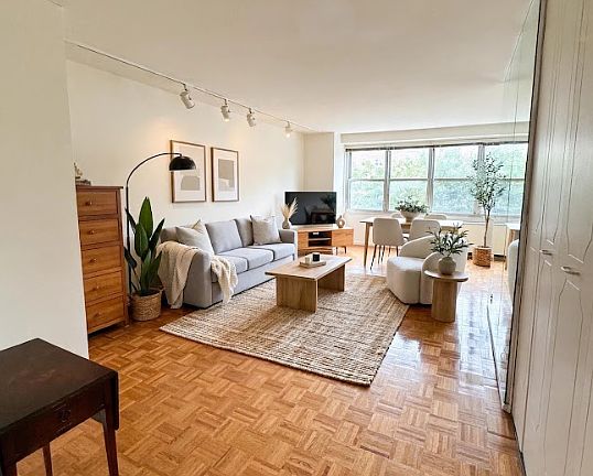 3rd image of 555 Kappock St APT 6M