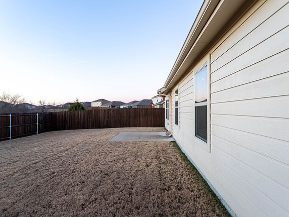 3rd image of 1009 Riverstone Trl