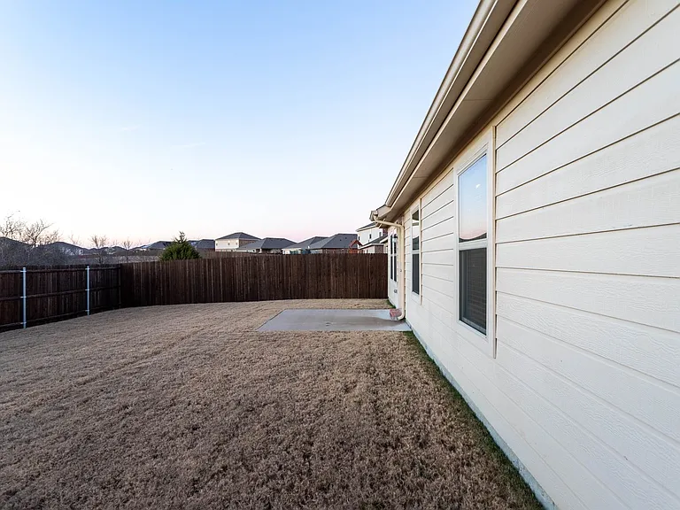 1009 Riverstone Trl — Photo 3
