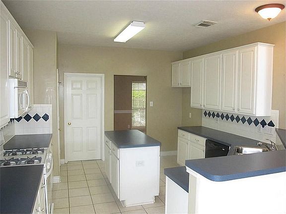 5th image of 8814 Gaslight Village Dr