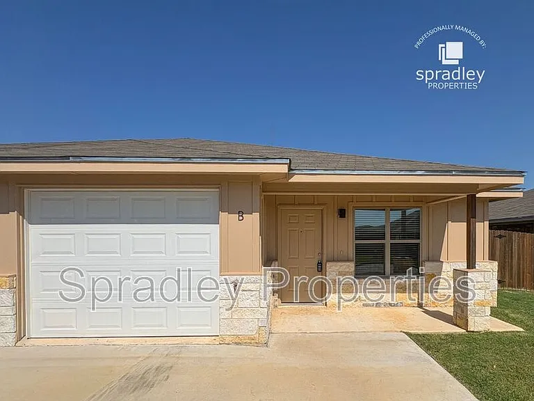 1008B Llano Ct — Photo 1