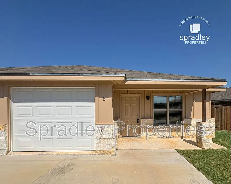 1008B Llano Ct