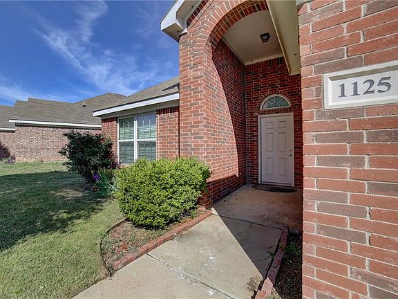 3rd image of 1125 Manhassett Ct