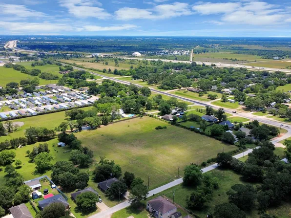 1108 Silliman St, Sealy, TX 77474