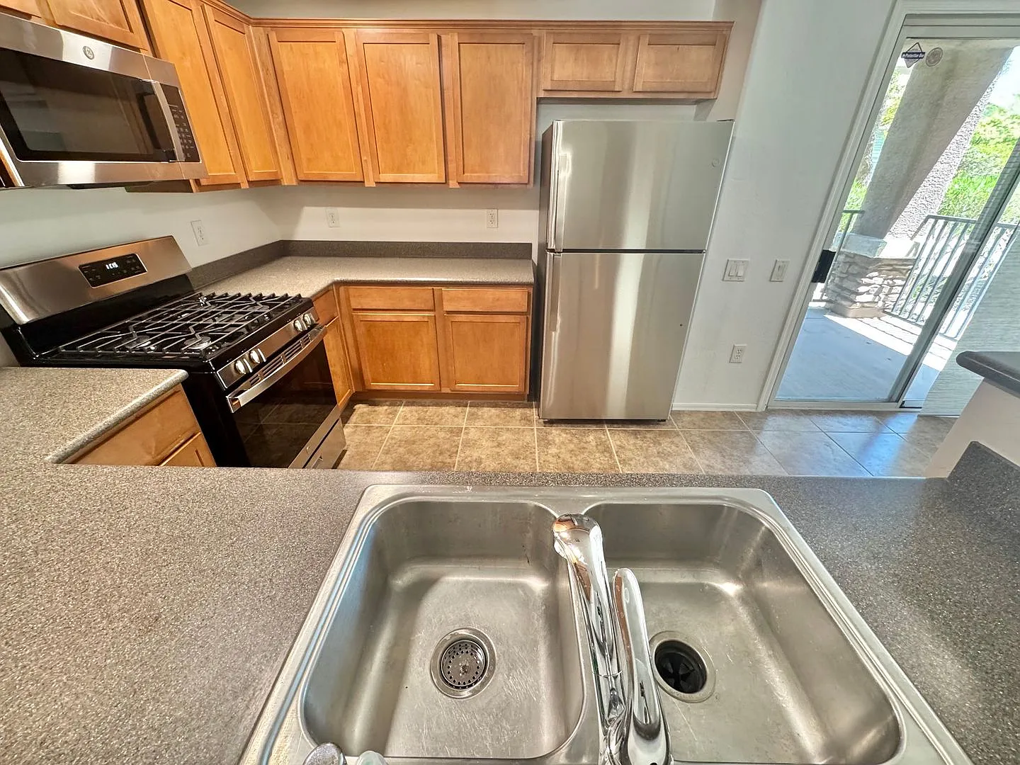 Freshly Remodeled West Las Vegas Condo Near Summerlin W/ Modern Upgrades, Attached Garage & Resor... — Photo 3