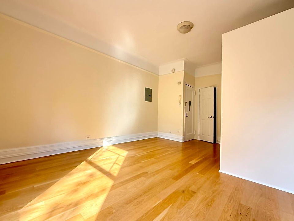 2nd image of 53 W 72nd St APT 3E