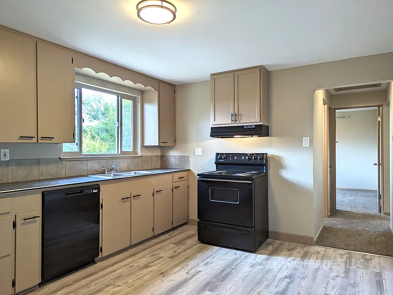 1005 N Newton St — Photo 20