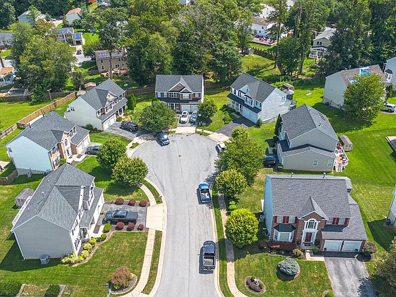 4th image of 8604 Woodbrook Ct