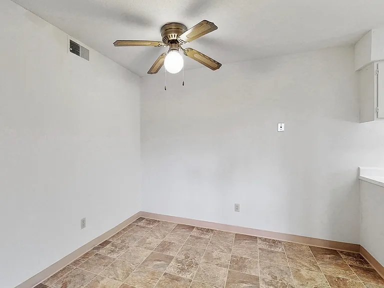 Sherwood Glen — Photo 46