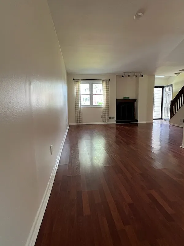 2 bed, 1.5 bath, 1225 sqft, $1,795 — Photo 3