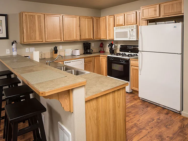139 SE Heyburn St #3 — Photo 4