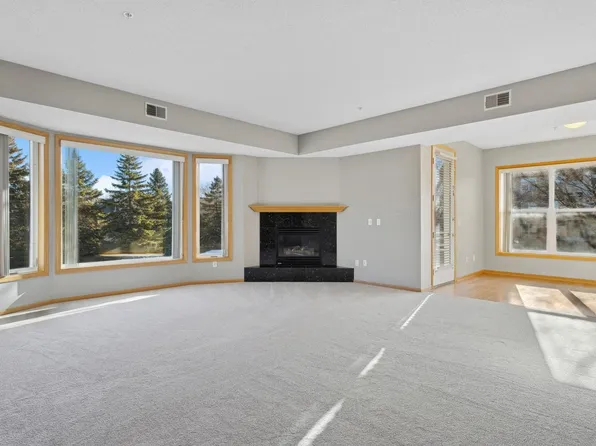 9201 Medicine Lake Rd APT 104, Golden Valley, MN 55427