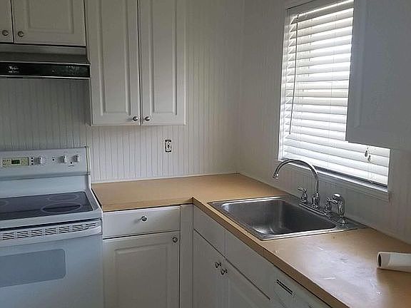 4th image of 2546 NE Hickory Ave