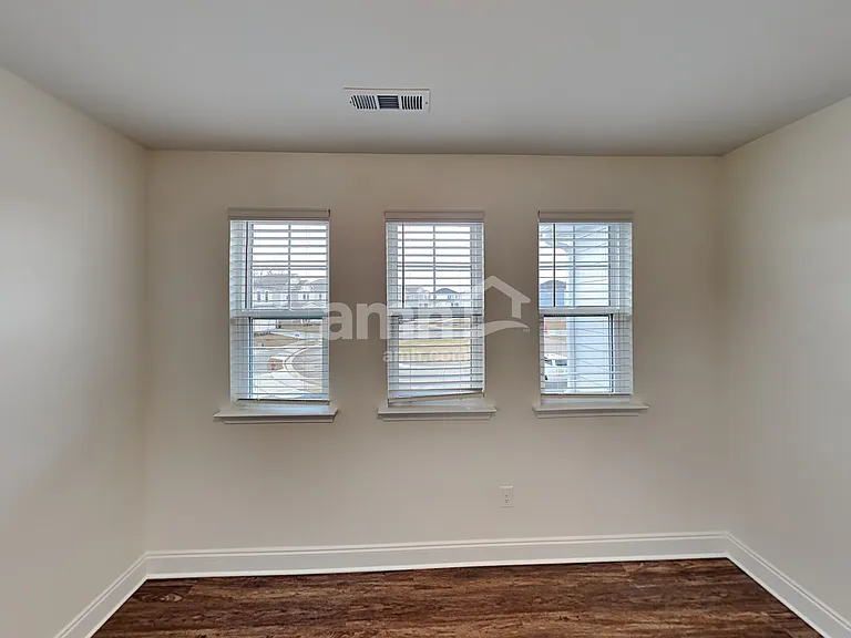 1357 Lomond Dr — Photo 21