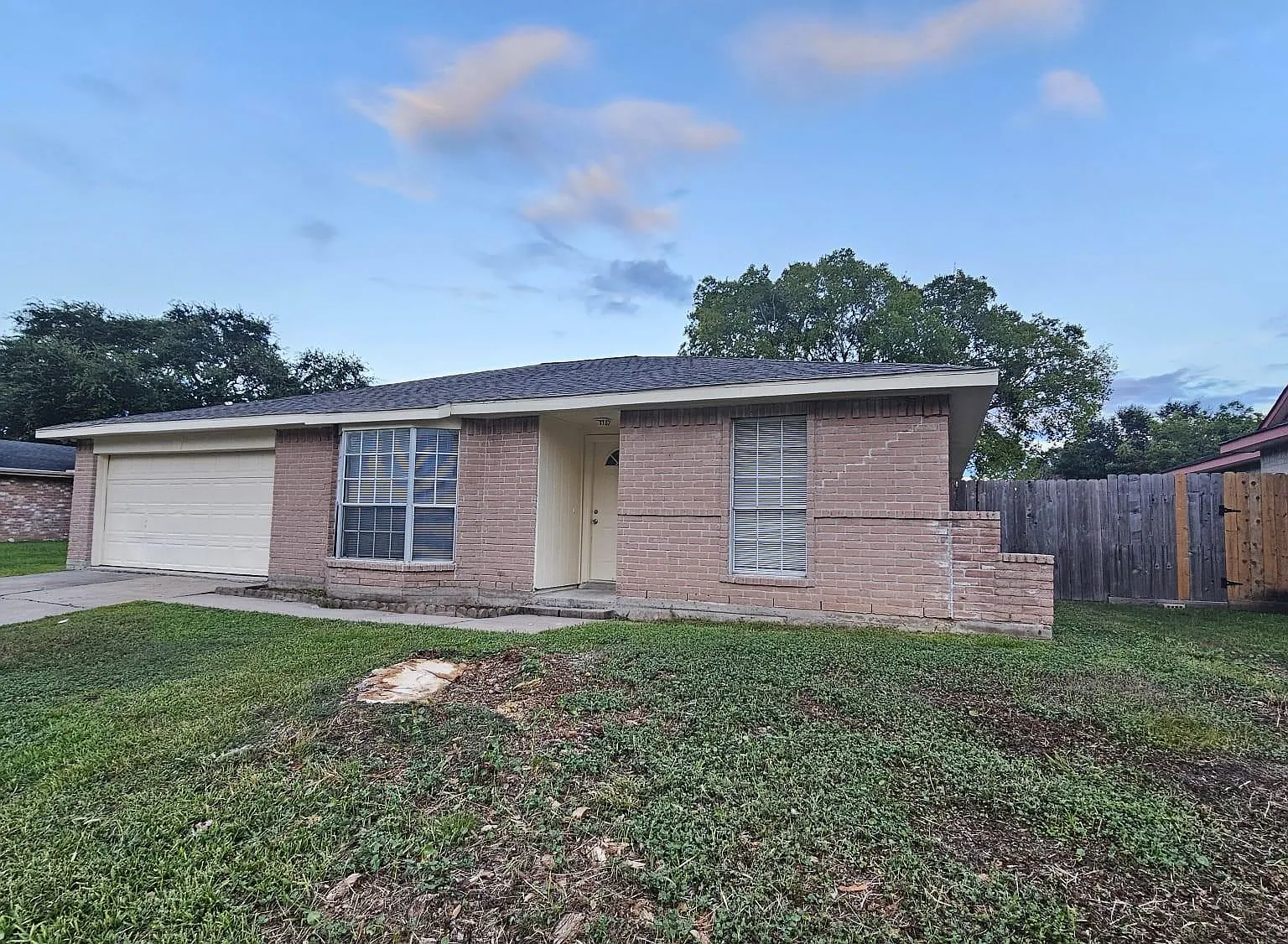 3 bed, 2.0 bath, 1659 sqft, $1,845 — Photo 2