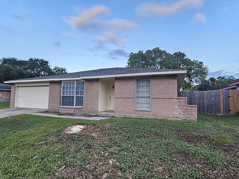 10303 Old Towne Ln — Photo 2