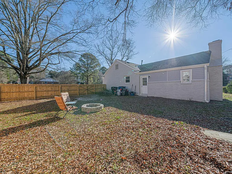 3322 Bell Dr — Photo 35