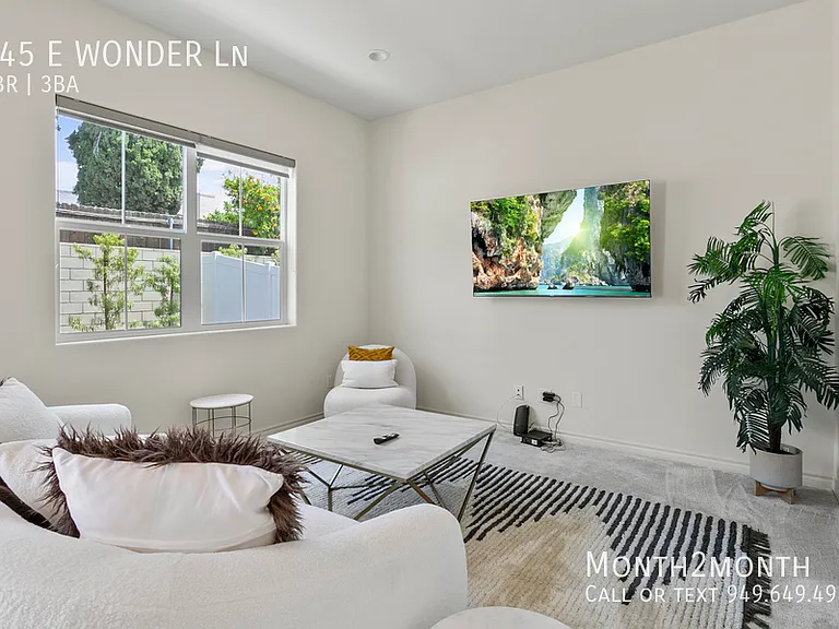 945 Wonder Ln — Photo 2