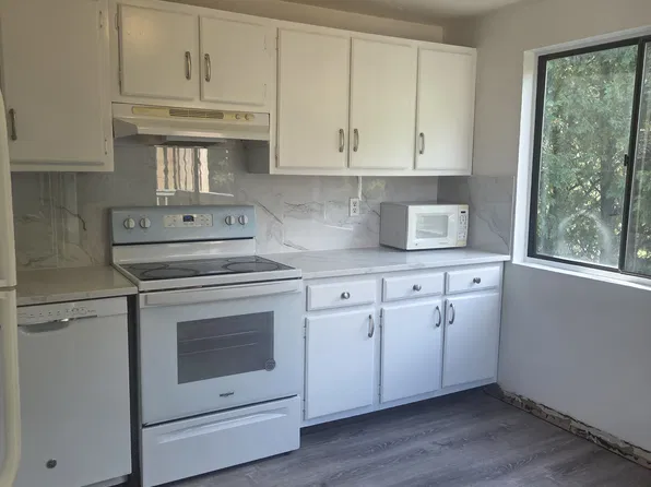 7 Padanaram Rd, Danbury, CT