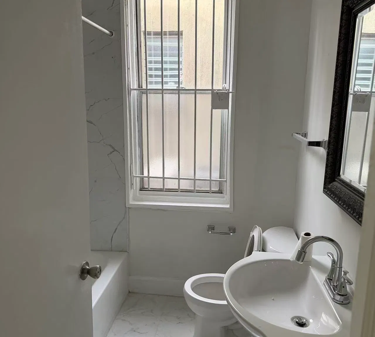 3 bed, 1000 sqft, $1,500 — Photo 2