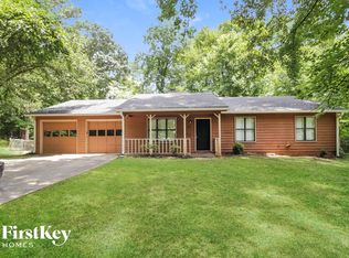1049 Rolling Green Dr, Acworth, GA 30102