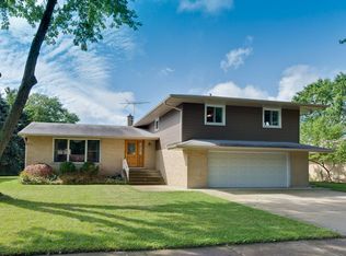 1504 N Larch Dr, Mount Prospect, IL 60056