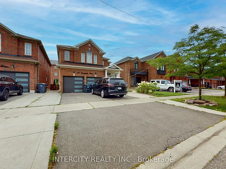 392 Derrydale Dr #LOWER — Photo 2