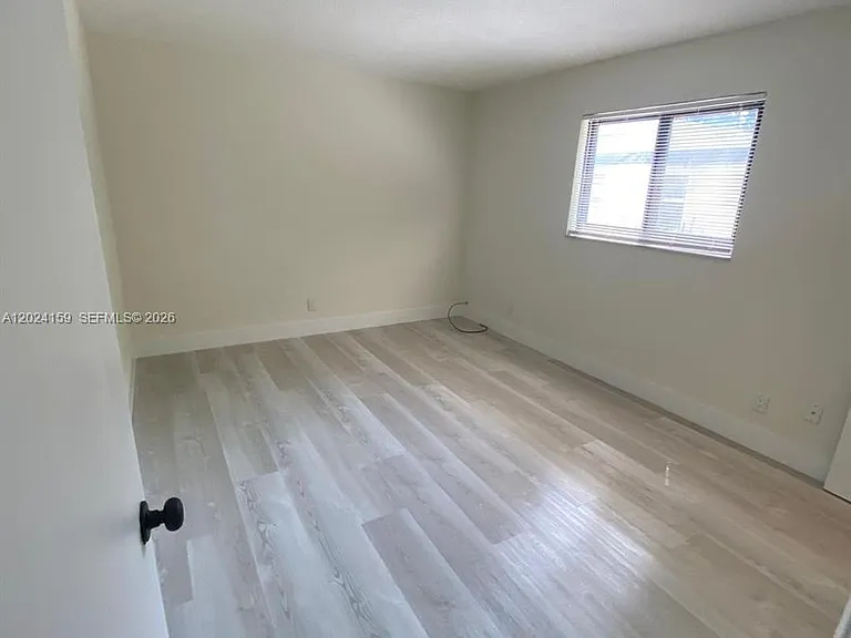 615 NE 26th St #7 — Photo 8