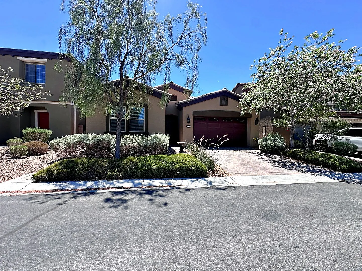 3 Bedroom 2 bath single story home in Gated Community in Silverado Ranch area — Photo 2