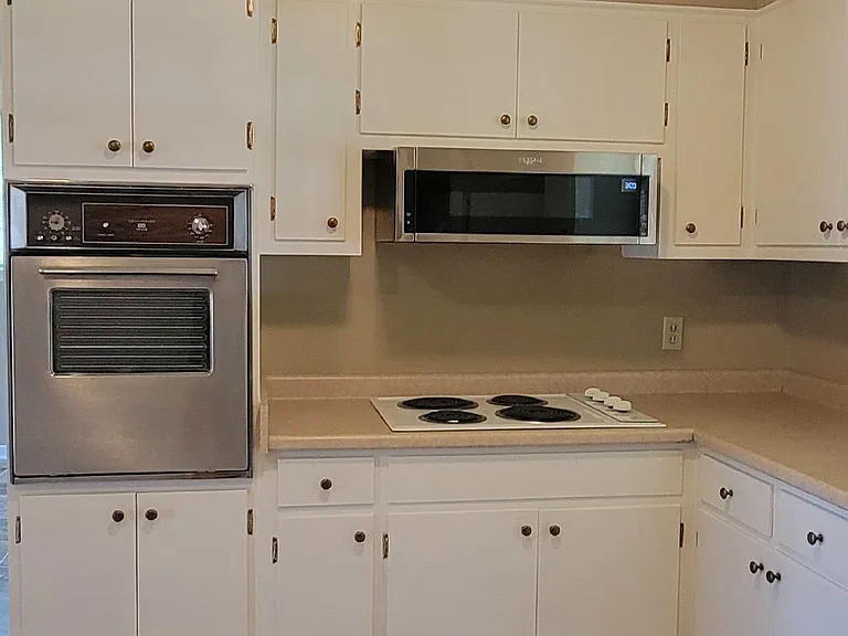 6408 Robinhood Ln NW — Photo 7