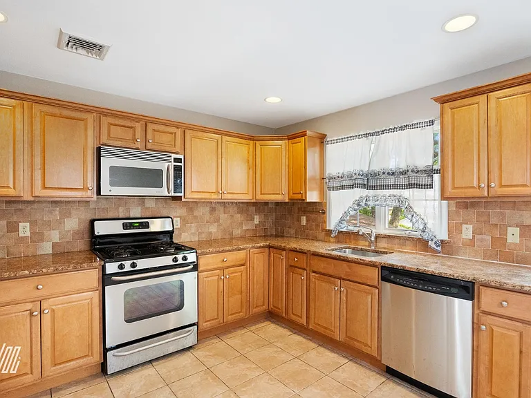 136 Fulton Ave #A — Photo 8