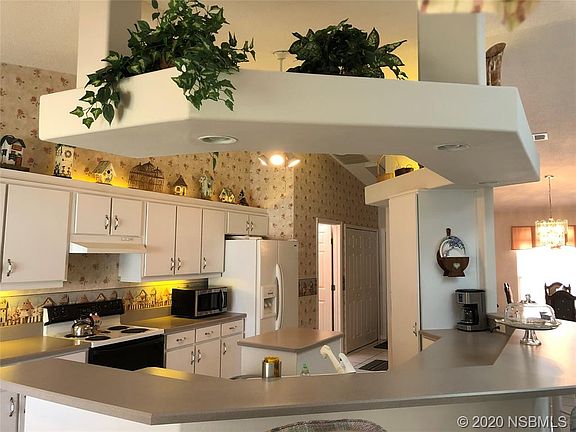2nd image of 3304 Queen Palm Dr