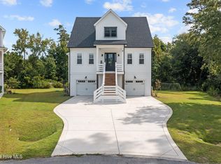 303 Landon Ln, Sneads Ferry, NC 28460