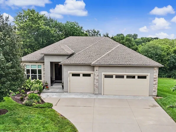 1232 Waverly Dr, Lawrence, KS 66049