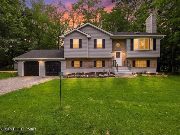 296 Scotch Pine Dr, Pocono Summit, PA 18346