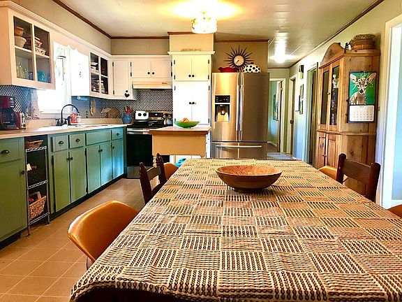 Kitchen/dining area. 