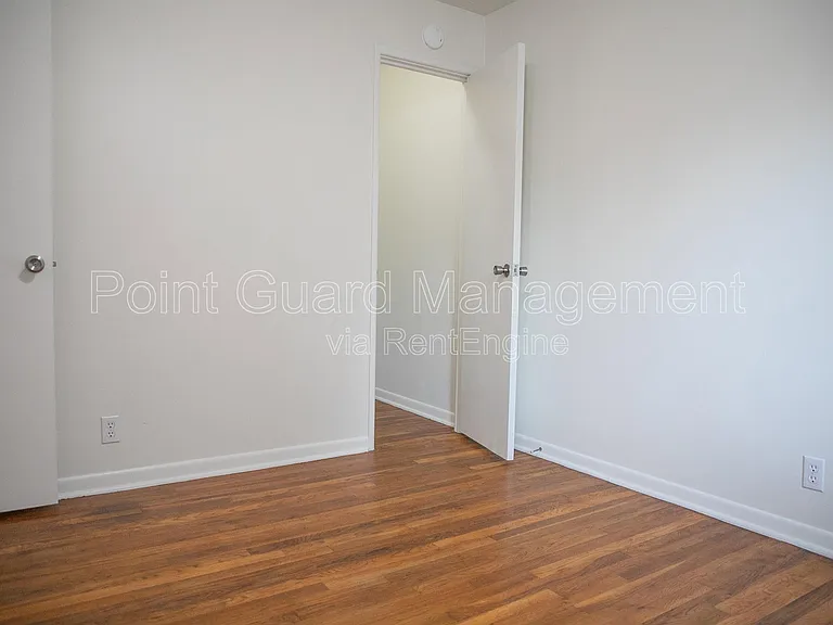 4916 California St — Photo 15
