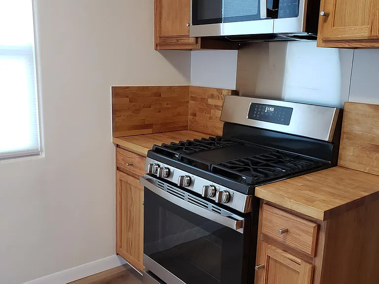 861 Loring St — Photo 16