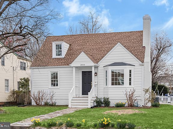2nd image of 2844 Meadow Ln