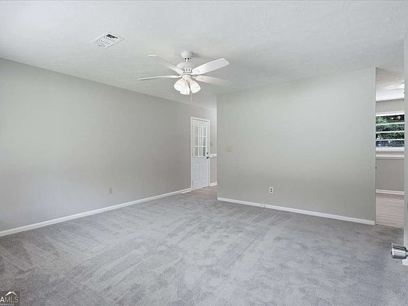 3rd image of 4861 Shady Rest Dr